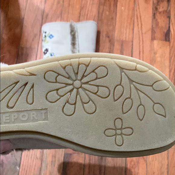 Embroidered Beige Winter Boots - Picture 3 of 9